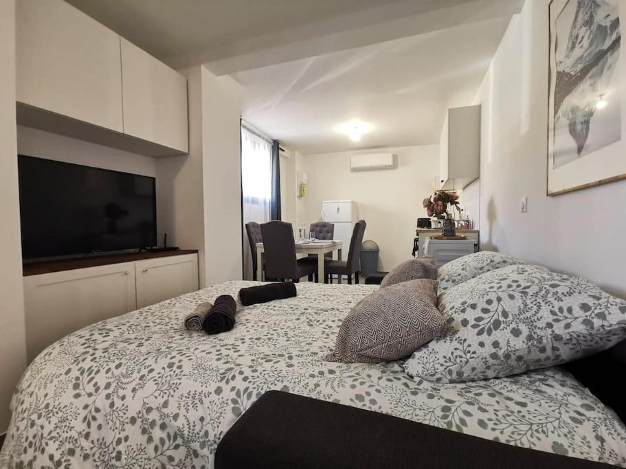 L'Elegant Duplex - Clim I Wifi I Proche Du Centre-Ville Miramas Buitenkant foto